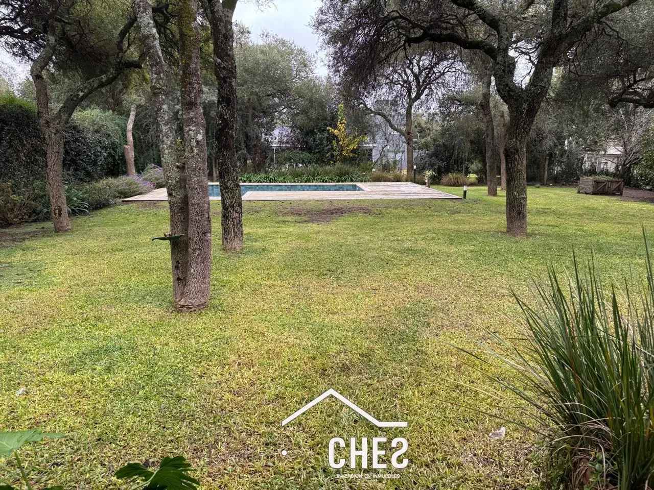 Casa en Alquiler El Bosque 4 dormitorios ubicación central funcional y muy comoda 2
