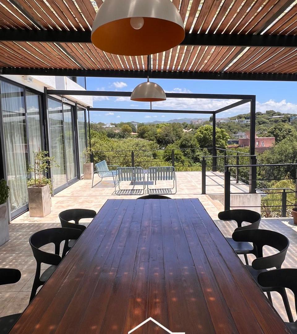 Casa en venta de 4 dormitorios en Estancia Q2 con vista a las sierras.