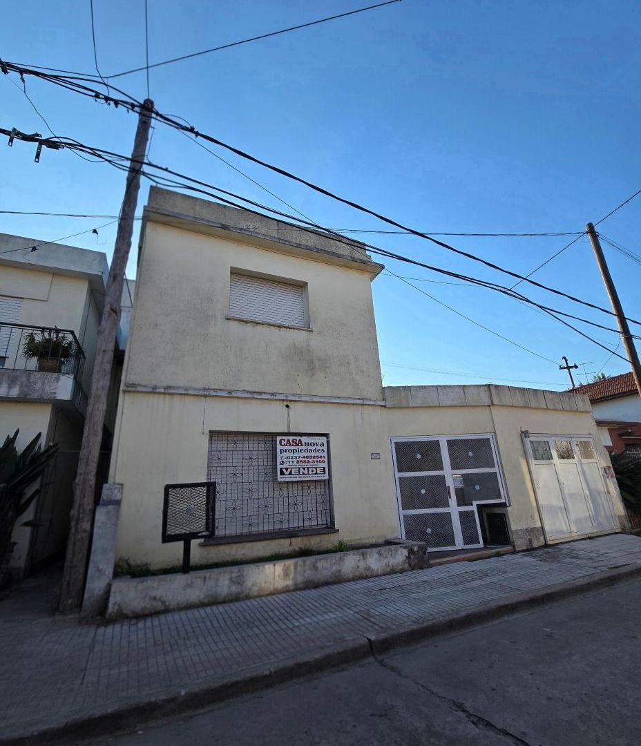 Foto de OPORTUNIDAD CASA EN EL CENTRO DE GRAL RODRIGUEZ, imagen 2
