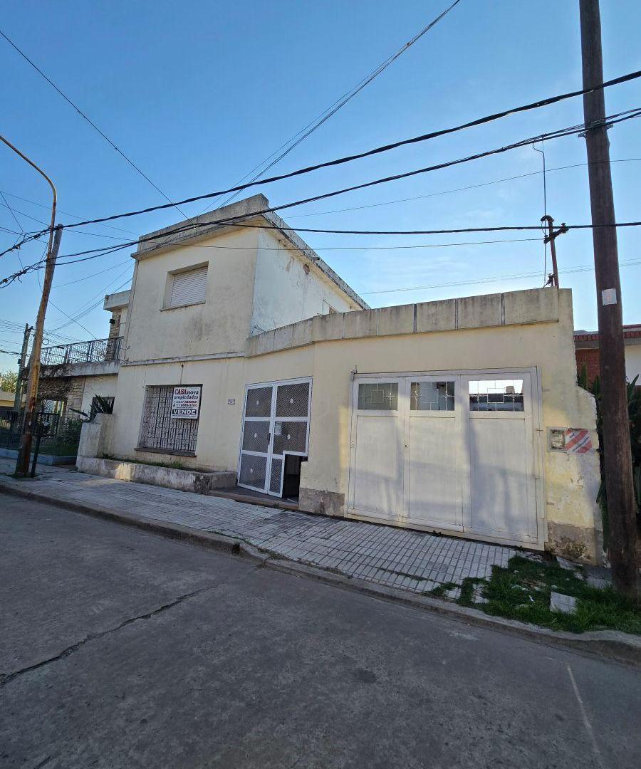 Foto de OPORTUNIDAD CASA EN EL CENTRO DE GRAL RODRIGUEZ, imagen 1