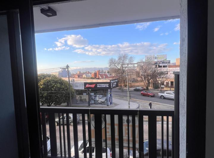 HERMOSO DEPARTAMENTO SE VENDE !! A EXTRENAR SOBRE CALLE ALCORTA. 3