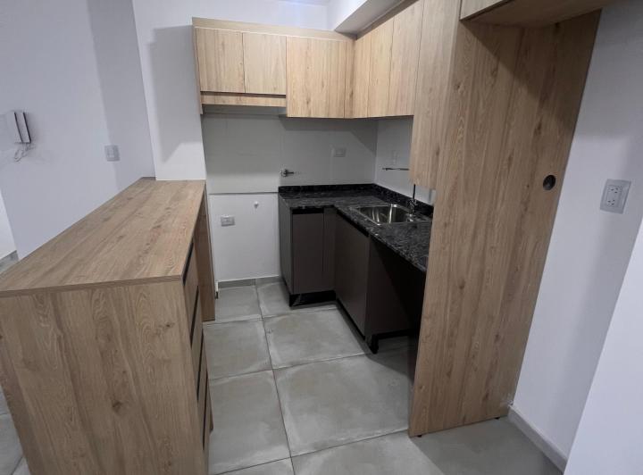 HERMOSO DEPARTAMENTO SE VENDE !! A EXTRENAR SOBRE CALLE ALCORTA. 4