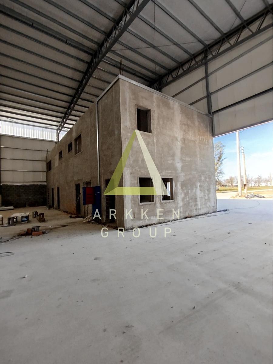 Excelente Nave Industrial en Alquiler 1