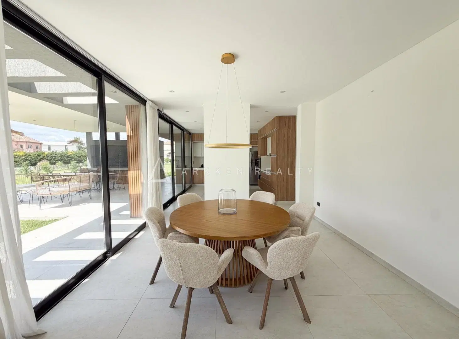 Casa en venta y alquiler en Pilará 2