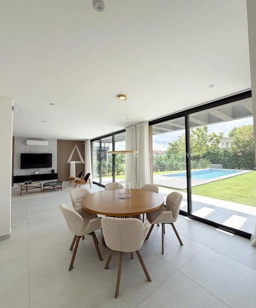 Casa en venta y alquiler en Pilará 8