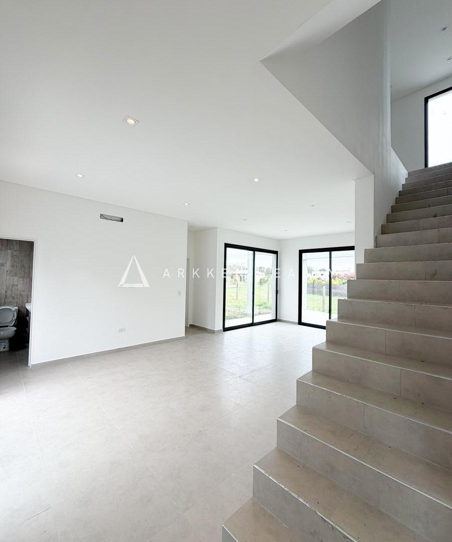 Foto de Casa en Venta en Santa Lucía, Pilar del Este, imagen 3