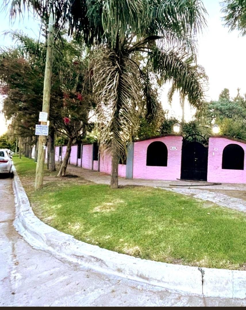 Casa Chalet en Venta en Castelar, Morón, G.B.A. Zona Oeste