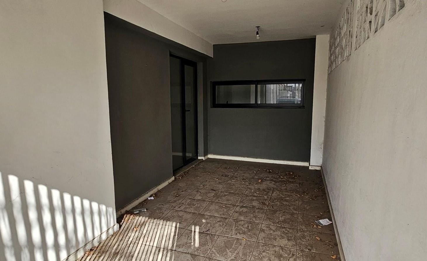 Foto de Departamento PH en Venta en Haedo, Morón, G.B.A. Zona Oeste, imagen 1