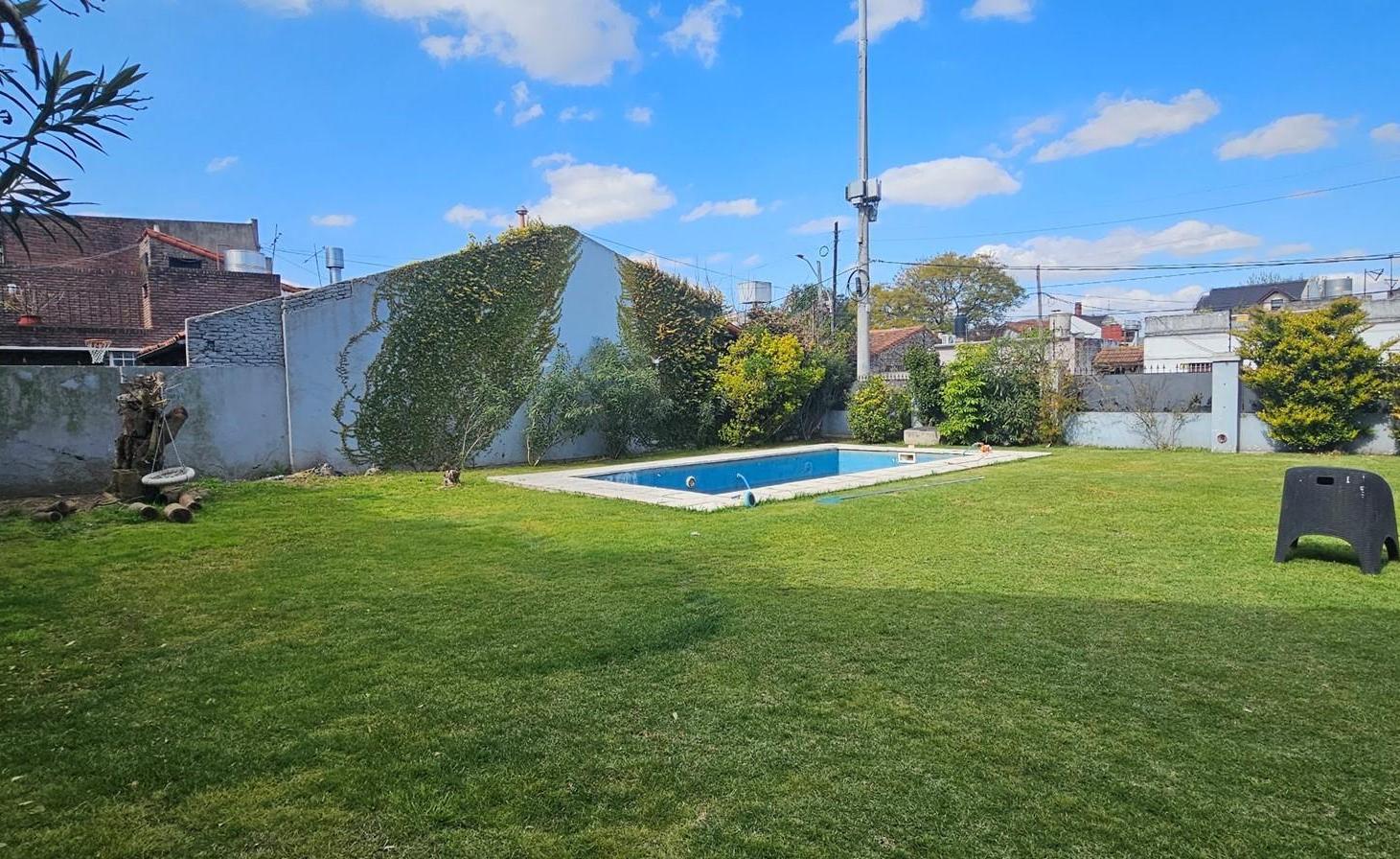 Foto de Casa Chalet en Venta en Haedo, Morón, G.B.A. Zona Oeste, imagen 2
