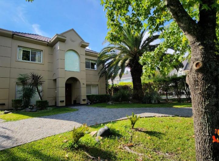 Casa en  venta Solar Del Bosque, Canning. 6 amb. 3 hab. 3