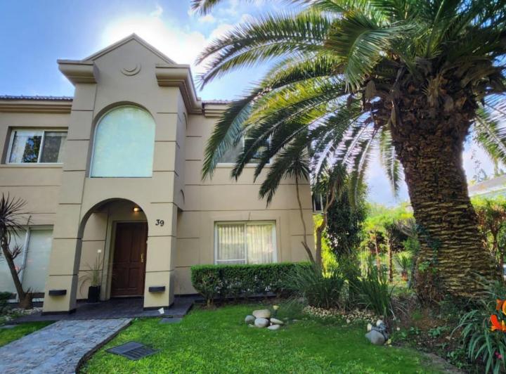 Casa en  venta Solar Del Bosque, Canning. 6 amb. 3 hab. 2