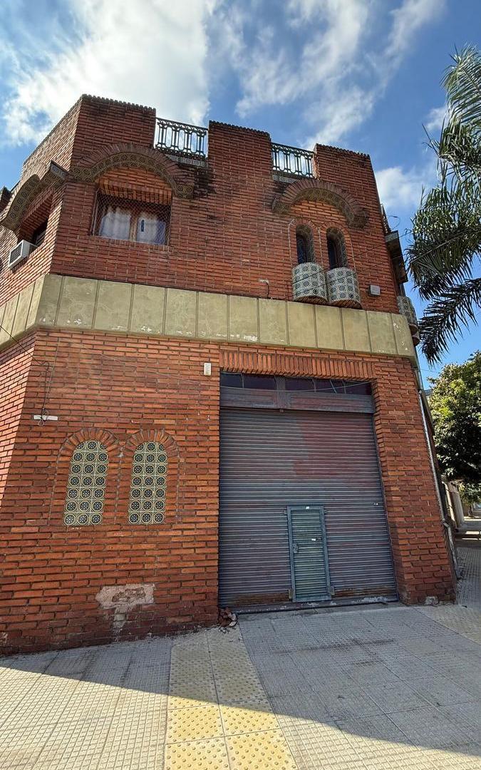 Foto de Casa en bloque, 3 dptos, 1 local. 10 ambientes., imagen 3