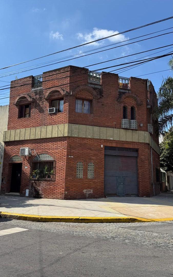 Foto de Casa en bloque, 3 dptos, 1 local. 10 ambientes., imagen 1