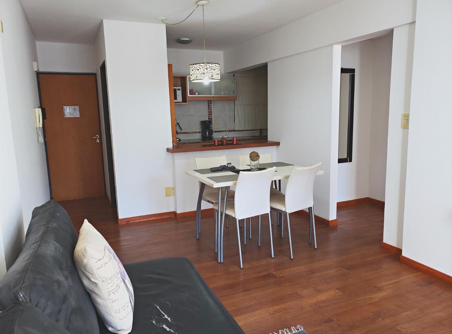 Foto de Departamento en alquiler en La Plata, imagen 3