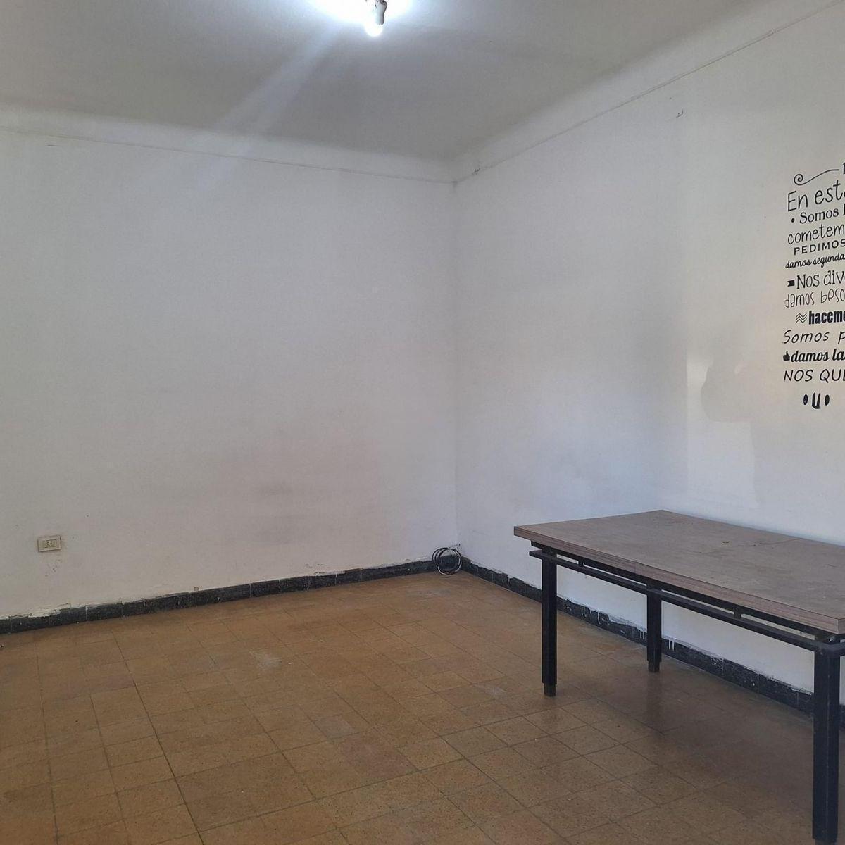 CASA DE 2 DORMITORIOS BARRIO INDUSTRIAL