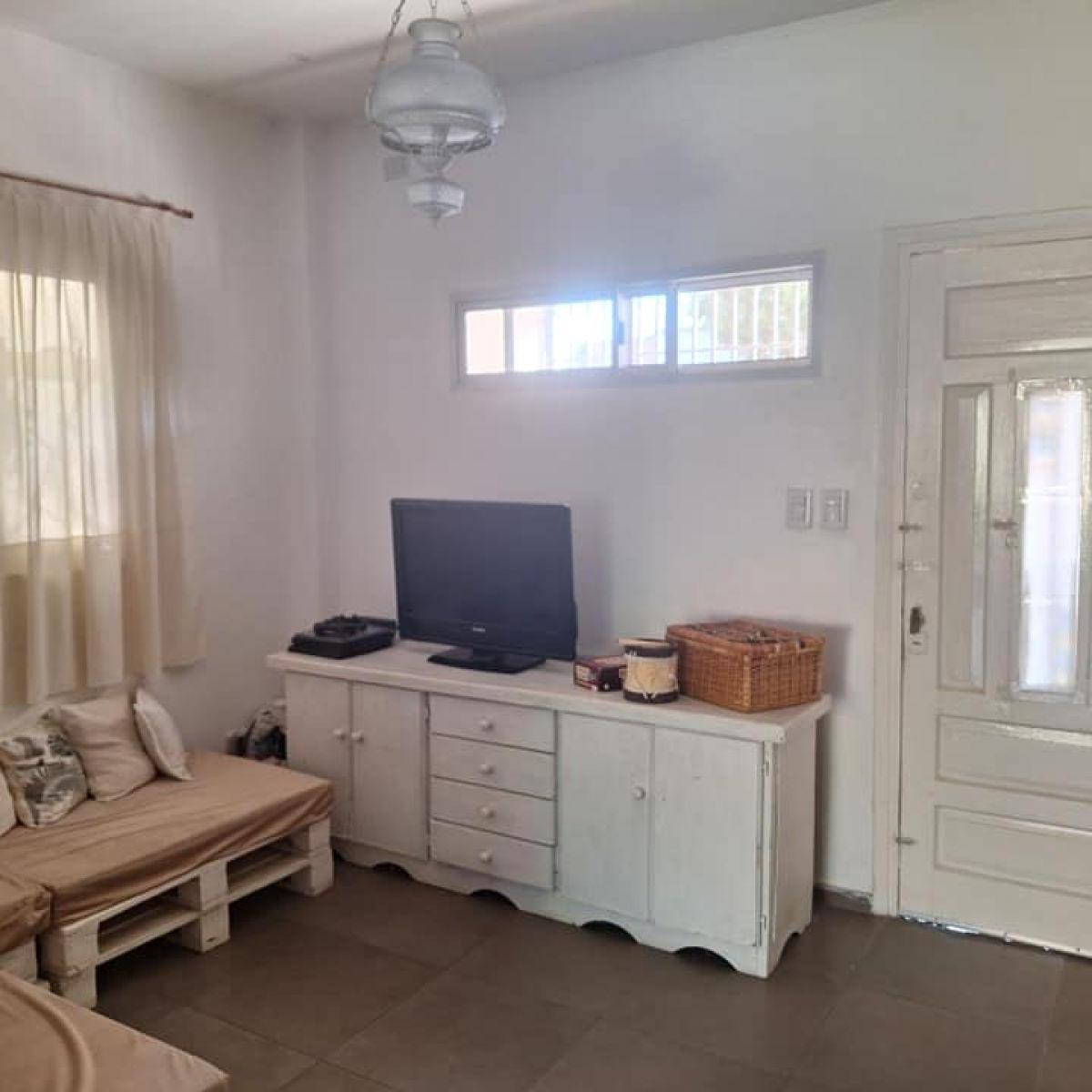 Casa de 2 Dorm. Barrio Sarmiento 2