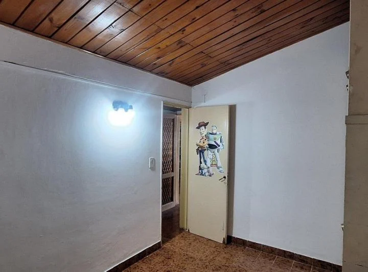 CASA DE 3 DORMITORIOS BARRIO CRISTALERIA 4