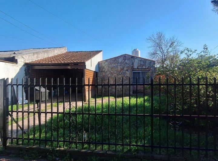 CASA DE 3 DORMITORIOS BARRIO CRISTALERIA 1