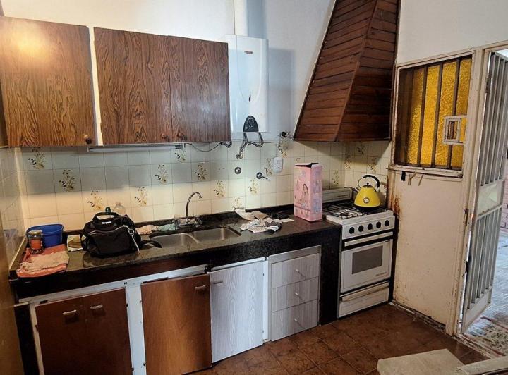 CASA DE 3 DORMITORIOS BARRIO CRISTALERIA 2