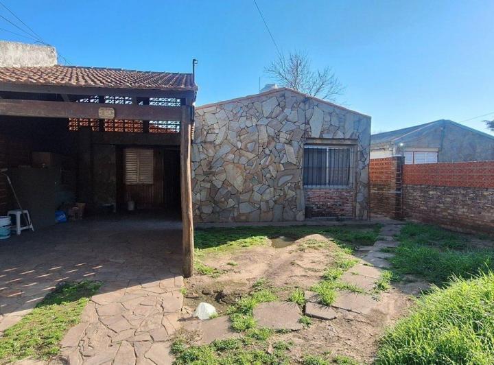 CASA DE 3 DORMITORIOS BARRIO CRISTALERIA 5