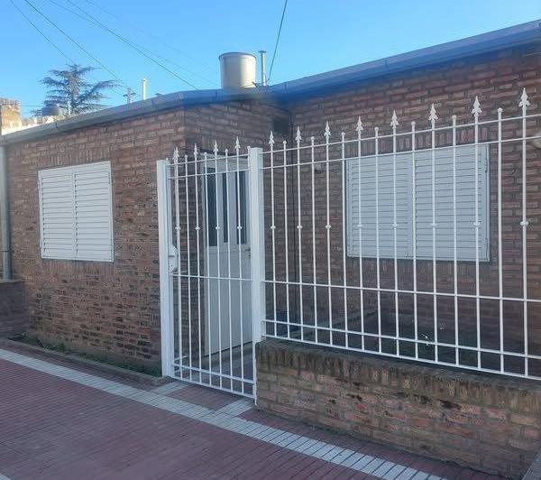 Casa de frente de 2 Dormitorios 2