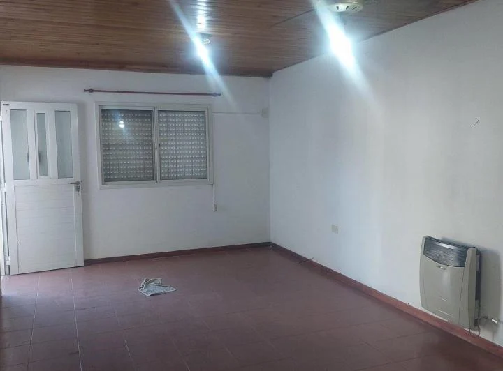 Casa de frente de 2 Dormitorios 4