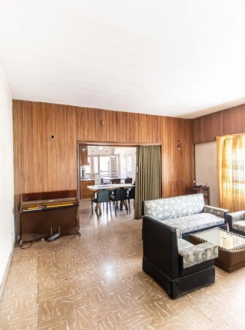 CASA DE 3 DORMITORIOS,COCHERA y PATIO 3