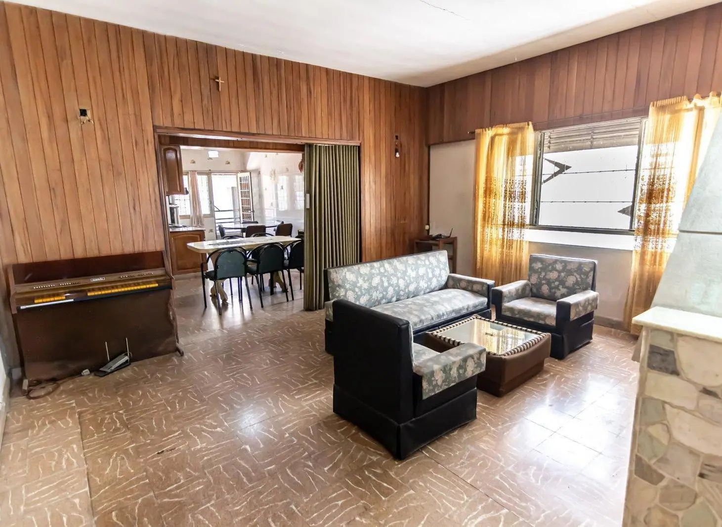 CASA DE 3 DORMITORIOS,COCHERA y PATIO 5