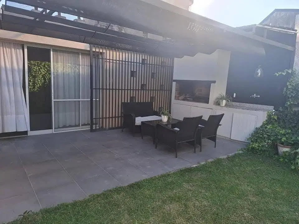 CASA DE 2 DORMITORIOS BARRIO SARMIENTO 3