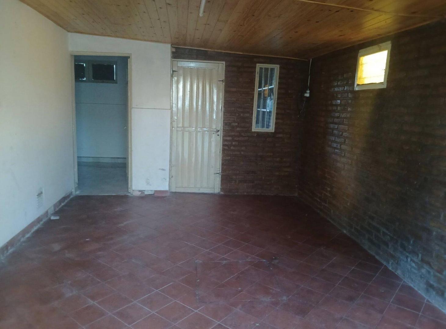 Foto de CASA EN VENTA DE 2 DORMITORIOS BARRIO SANTA RITA GRANADERO BAIGORRIA, imagen 3