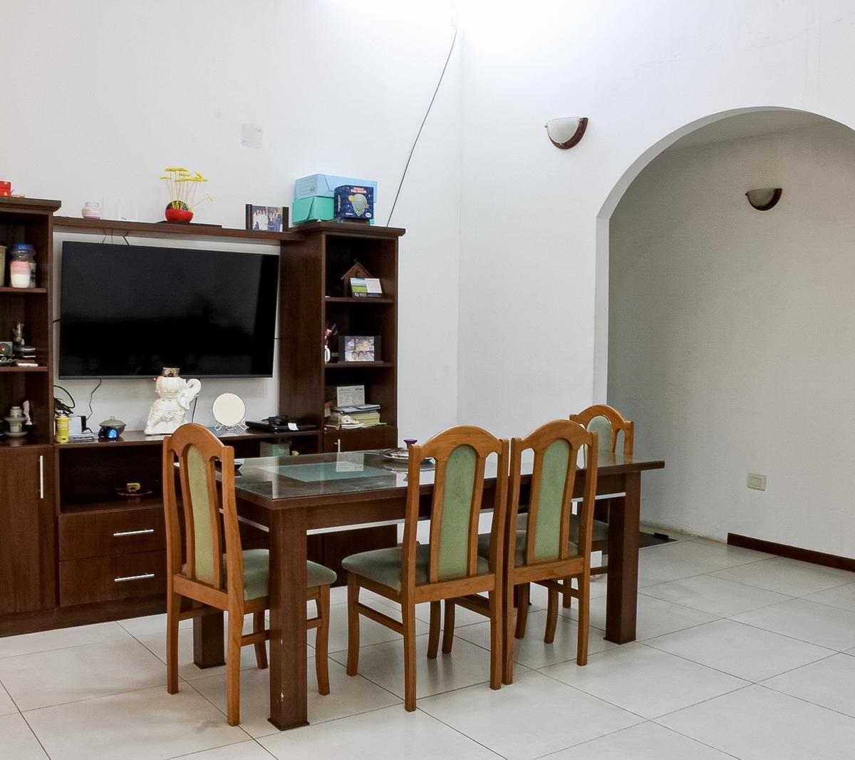 Casa de 3 Dorm. con Jardin, Pileta y Quincho en Saladillo 3