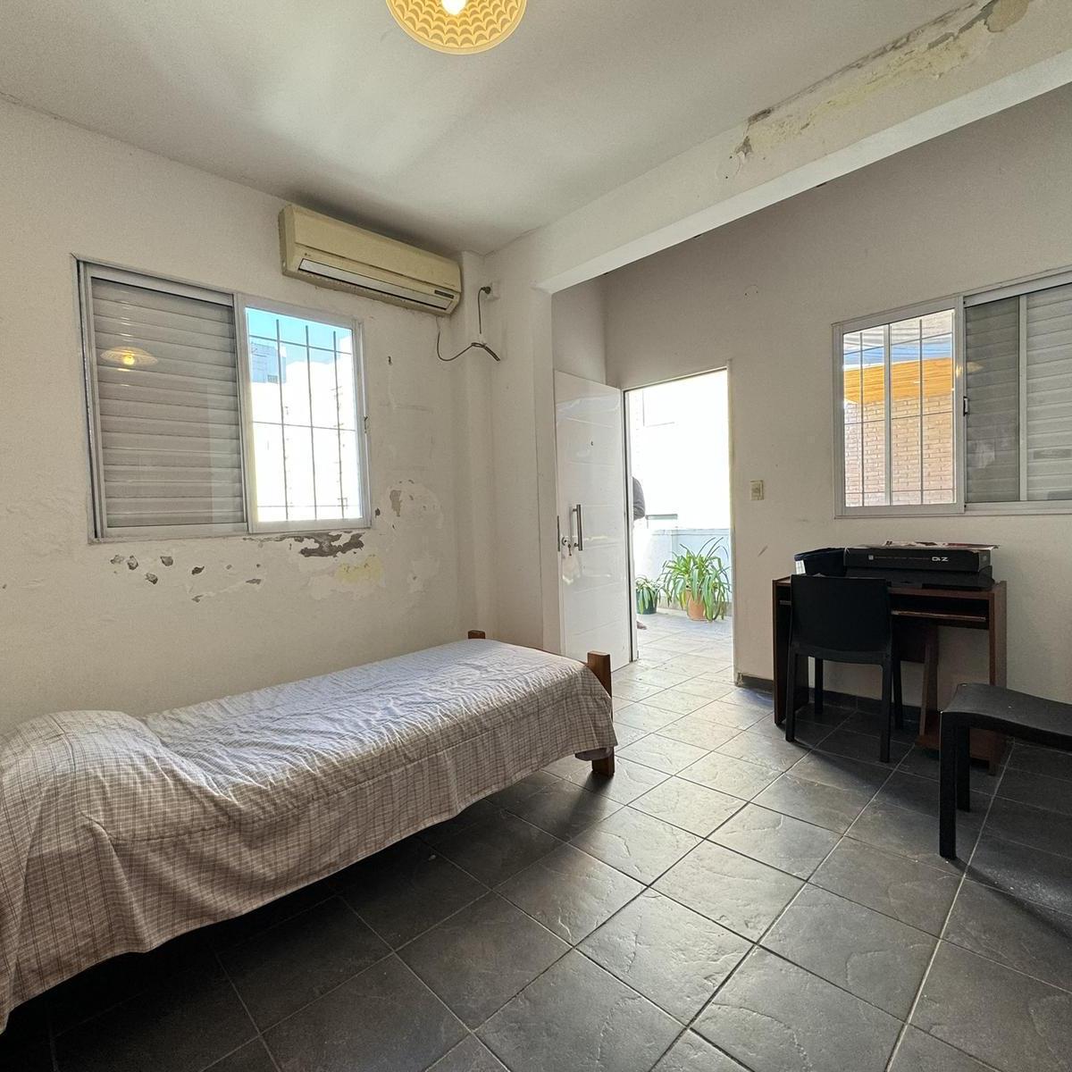 Casa en Planta Alta en Venta con Terraza Exclusiva en Zona Historica del Centro - Laprida 1257 2