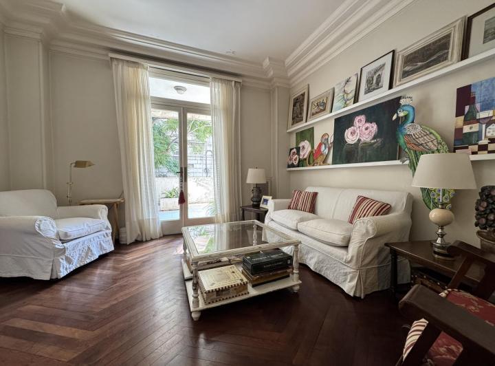Departamento con 4 dormitorios y mas de 200 m2 1