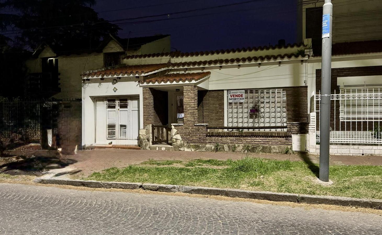 Casa de 2 dormitorios en venta en Alberdi