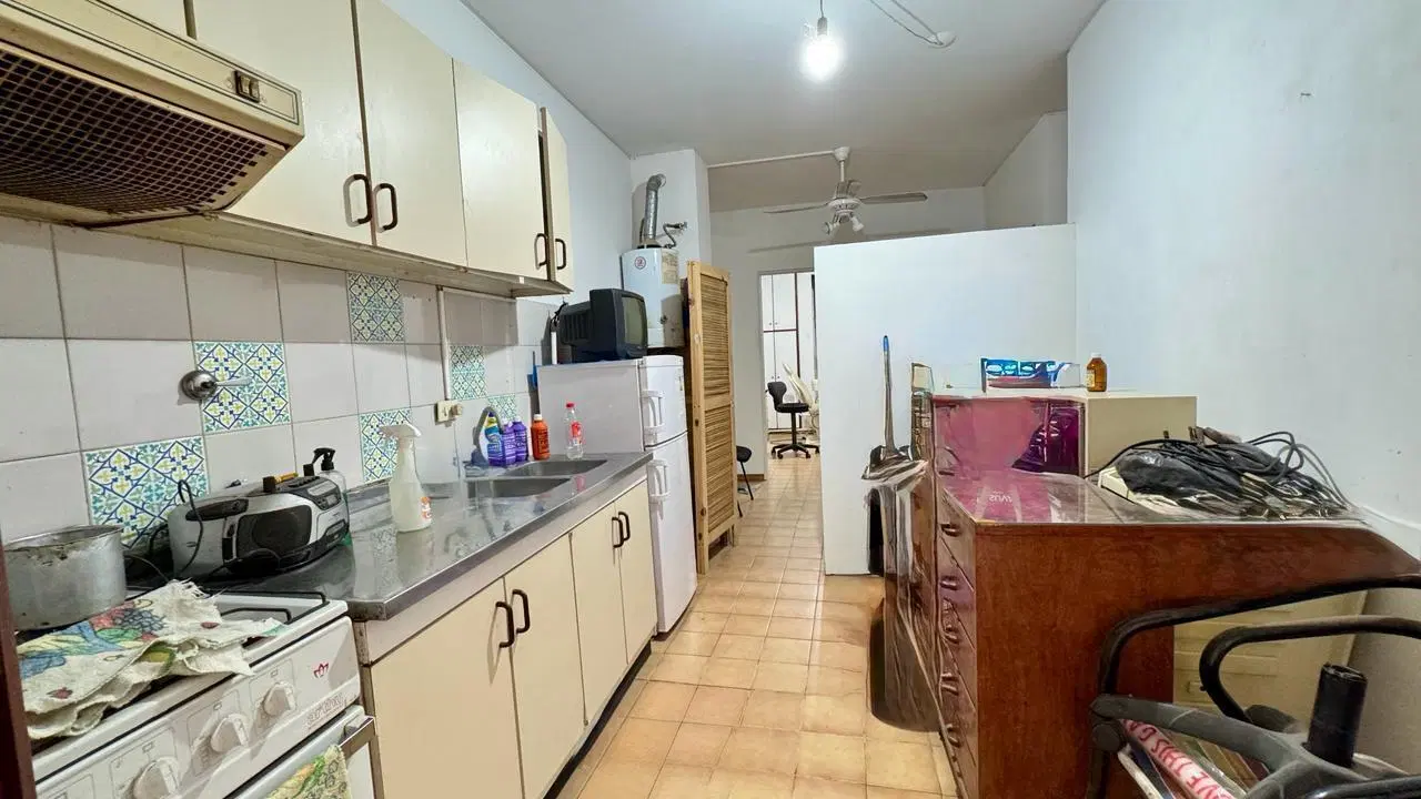 Consultorio o departamento de 1 dormitorio en venta en Centro 8