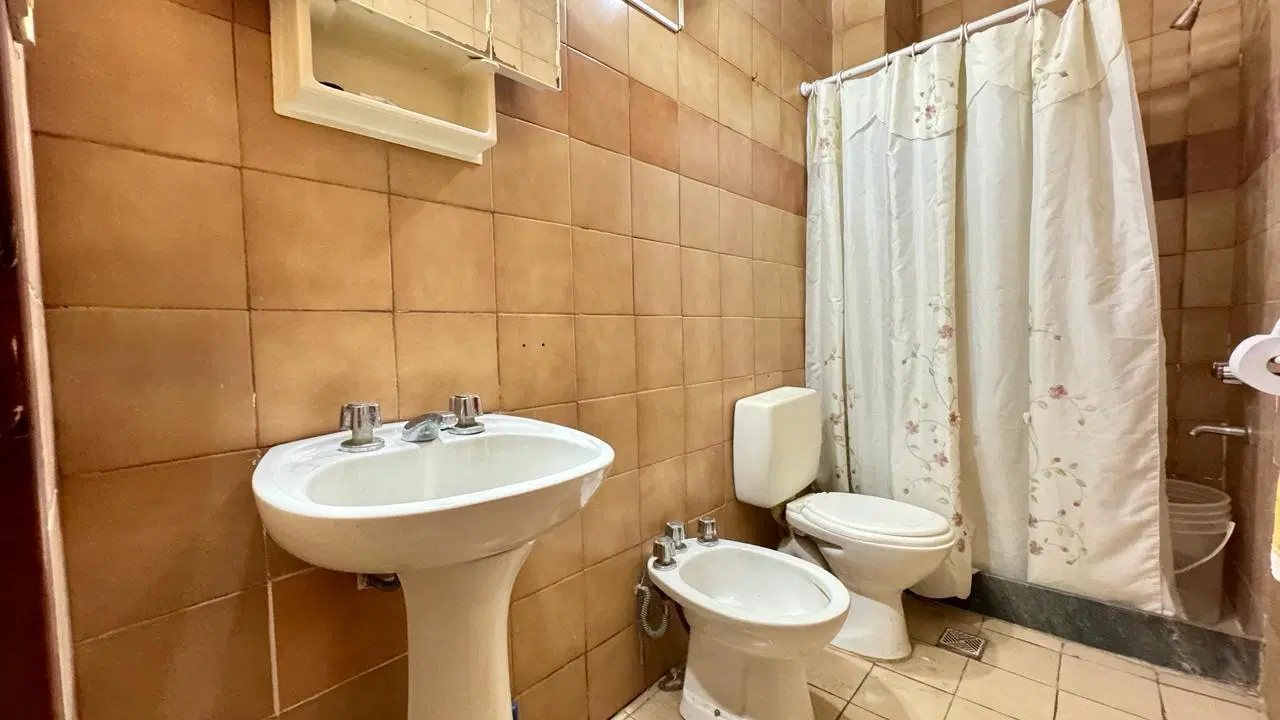 Consultorio o departamento de 1 dormitorio en venta en Centro 3