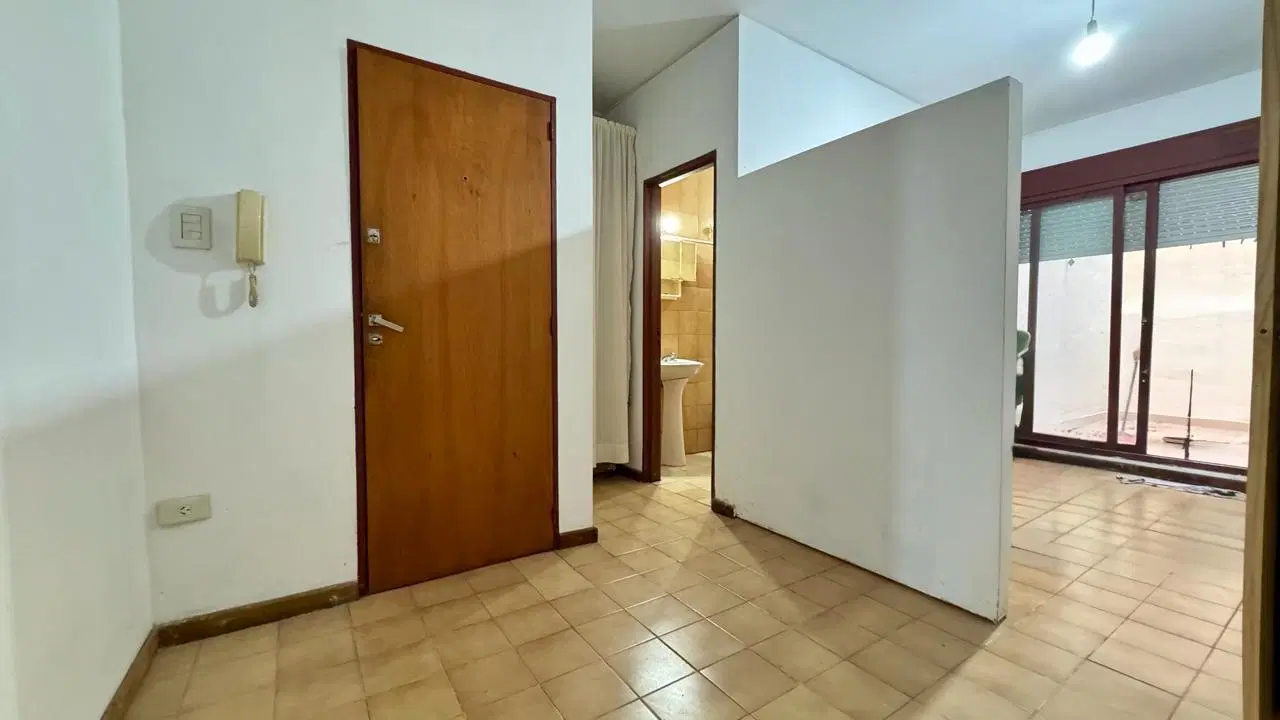 Consultorio o departamento de 1 dormitorio en venta en Centro 5