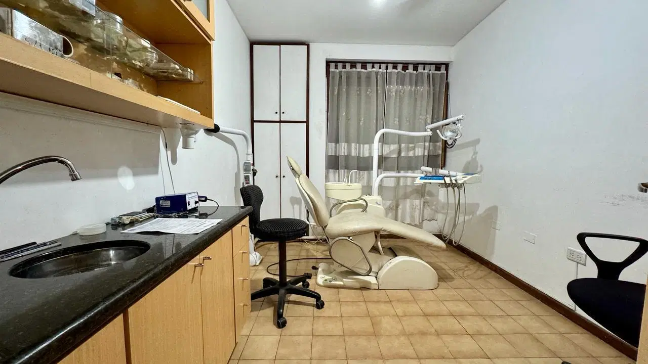 Consultorio o departamento de 1 dormitorio en venta en Centro 1