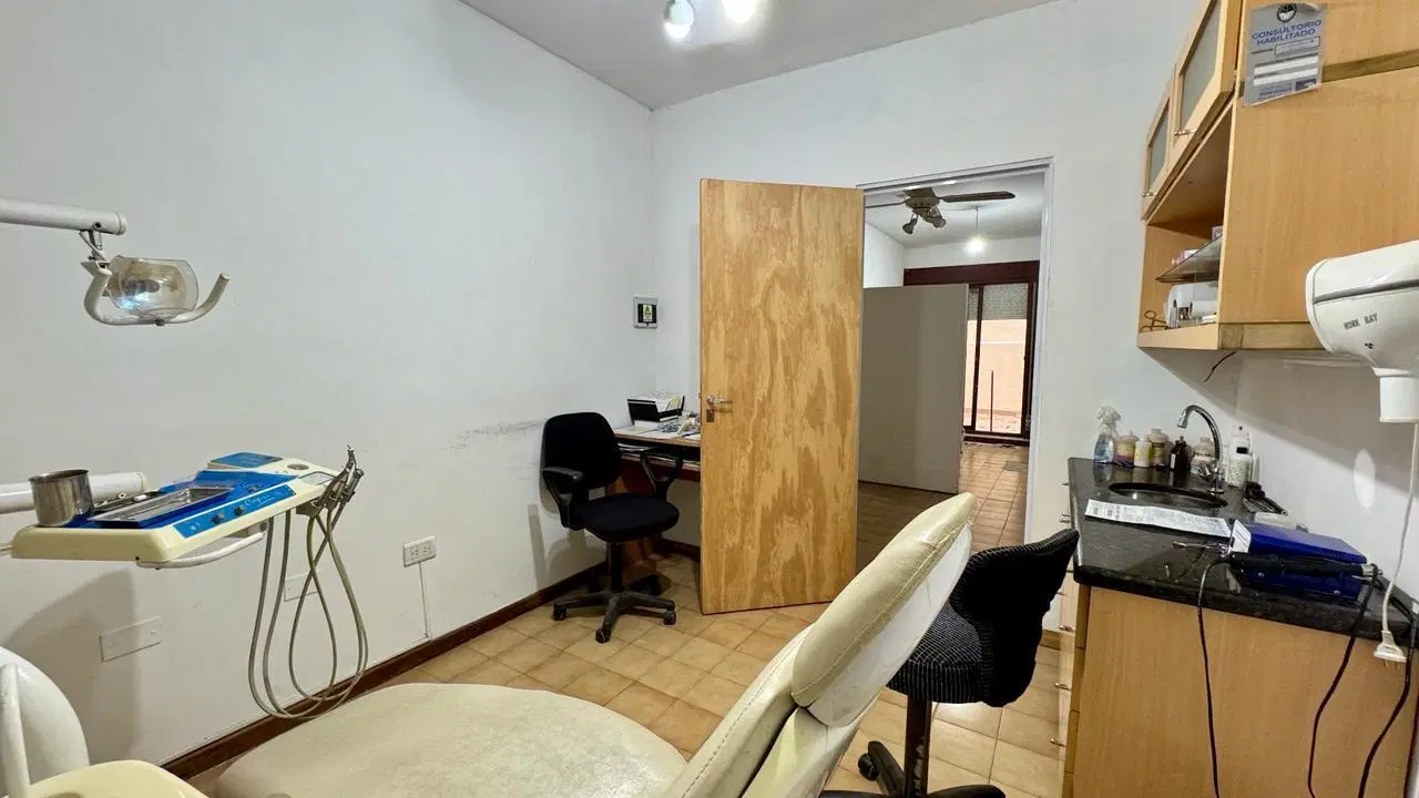 Consultorio o departamento de 1 dormitorio en venta en Centro 4