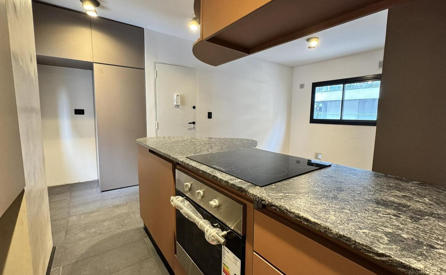Foto de Departamento de 1 dormitorio reciclado en zona Rio en venta, imagen 1
