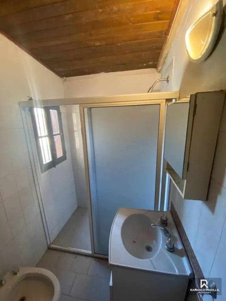 Casa al frente con Jardin y pileta. 1