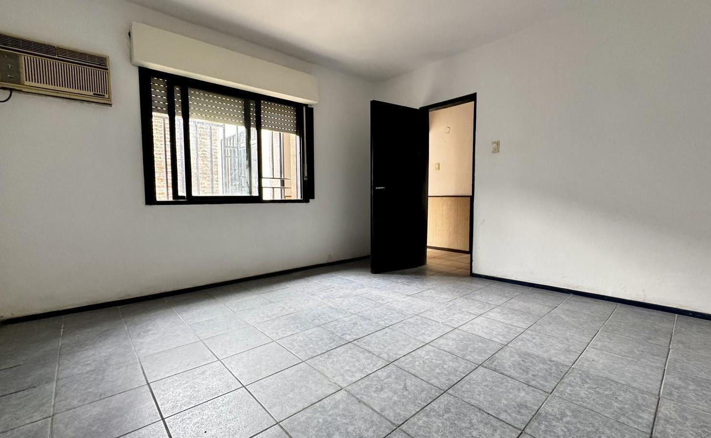 Foto de Casa de pasillo de 2 dormitorios en venta en La Tablada, imagen 4
