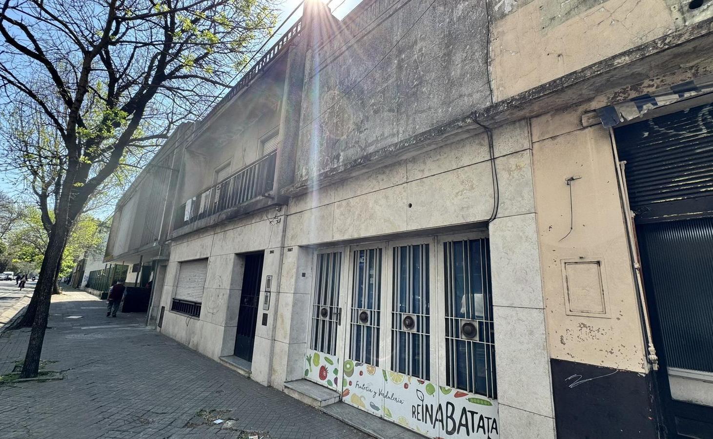 Foto de Casa y local comercial a reciclar en venta en La Tablada, imagen 4