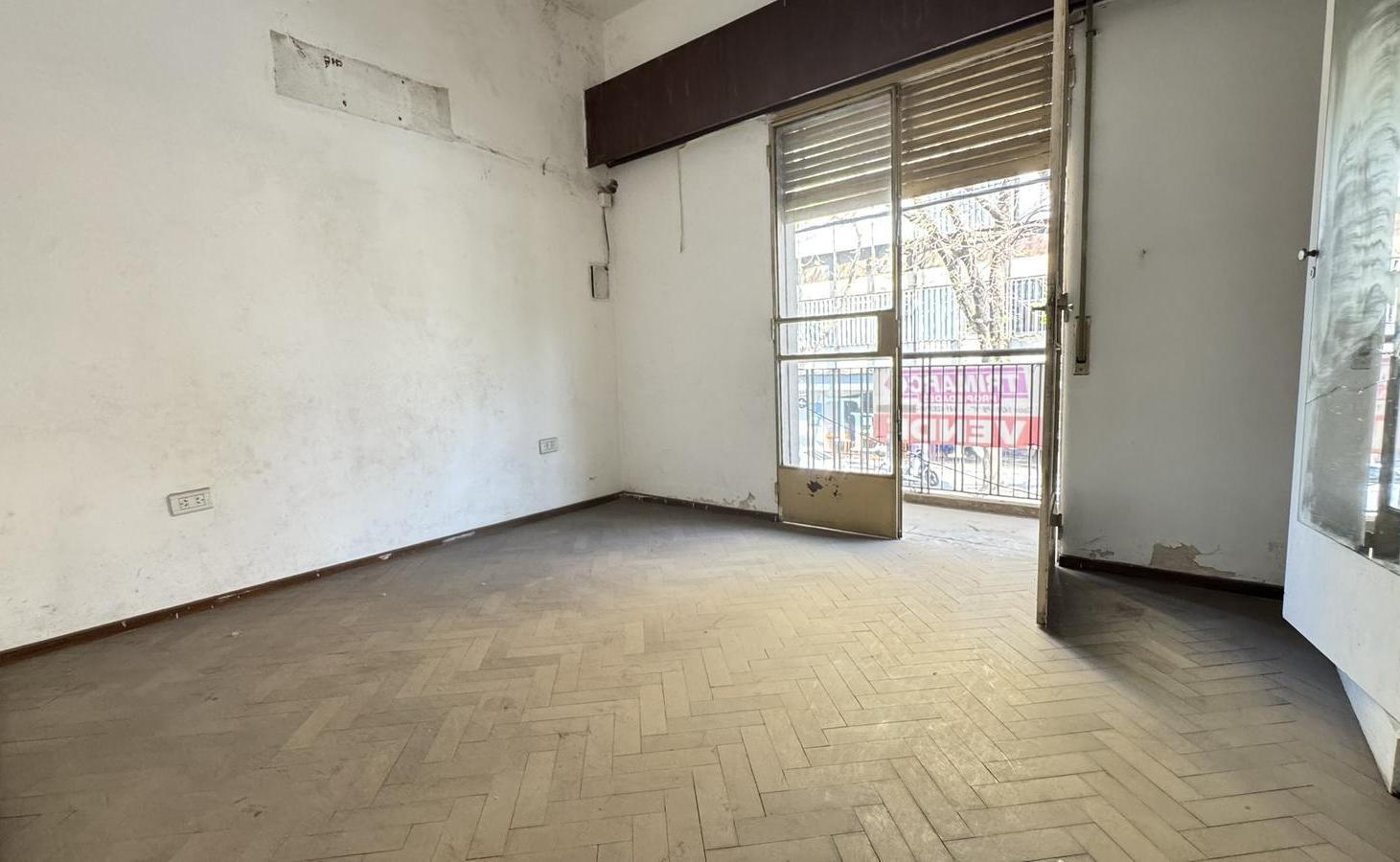 Foto de Casa y local comercial a reciclar en venta en La Tablada, imagen 5