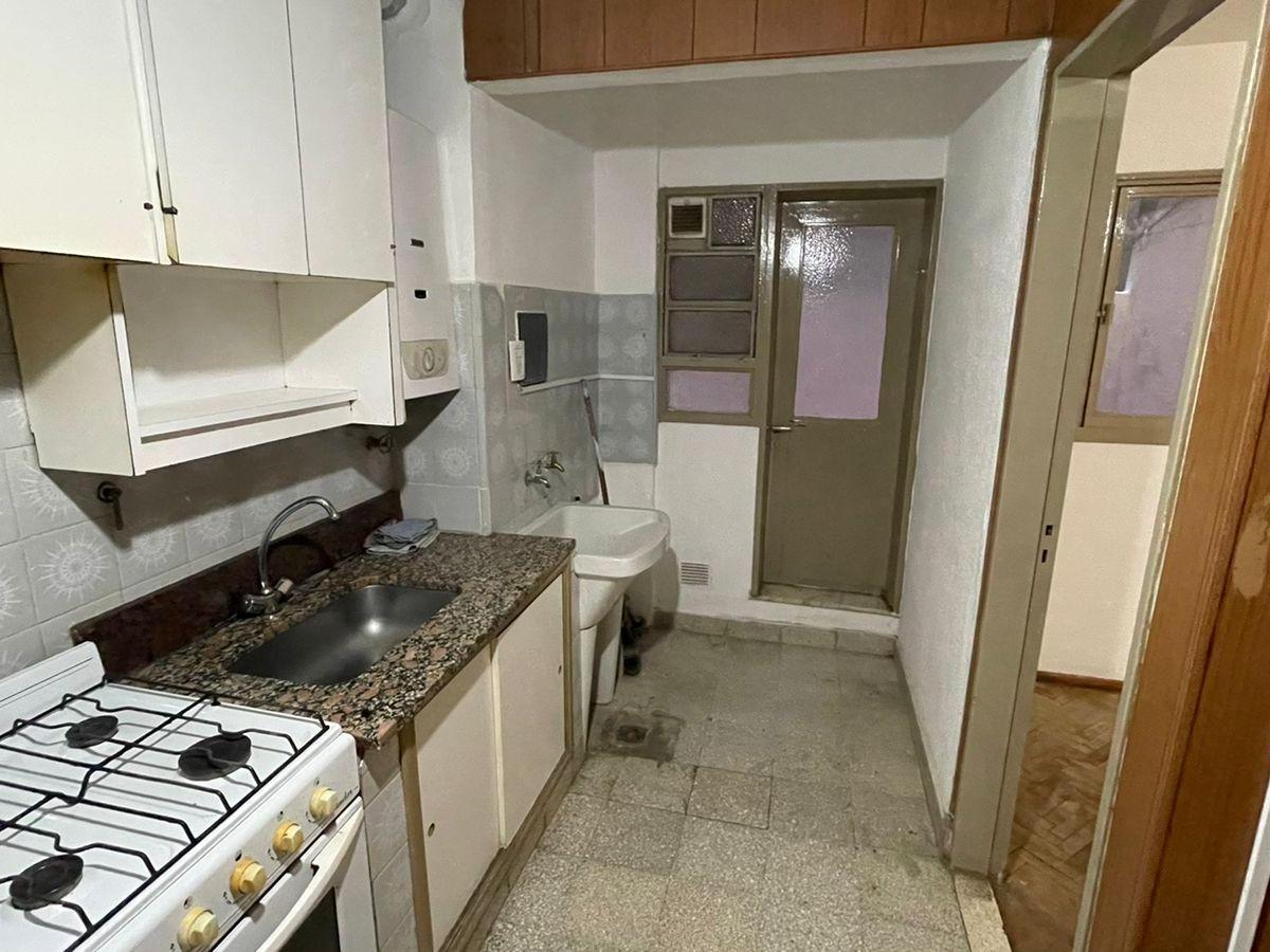 Venta - Departamento - 2 Dorm. - Av Pellegrini 600, Piso 2º 2