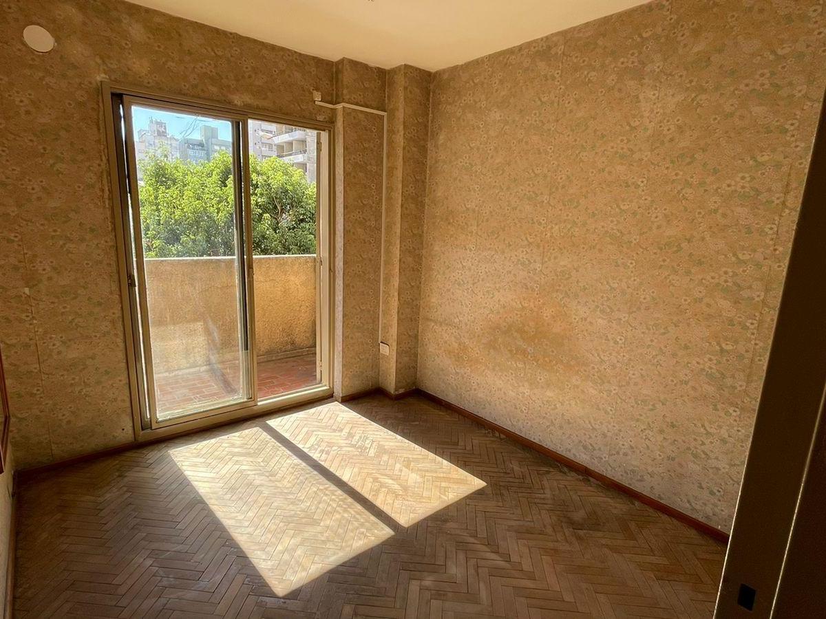Venta - Departamento - 2 Dorm. - Av Pellegrini 600, Piso 2º 3
