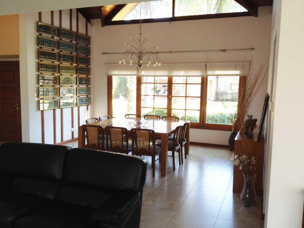 VENTA- CASA - 4 DORMITORIOS - FUNES, SAN MARINO.