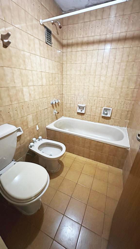 Venta - Depto - 4 Dorm + Coch - Av Pellegrini 800 4