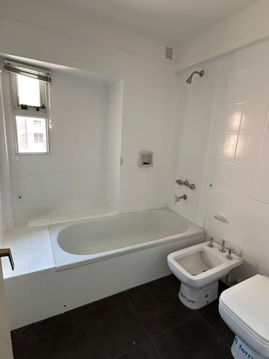 Venta - Departamento - 3 Dorm. - Moreno 1500, Piso 7º 4