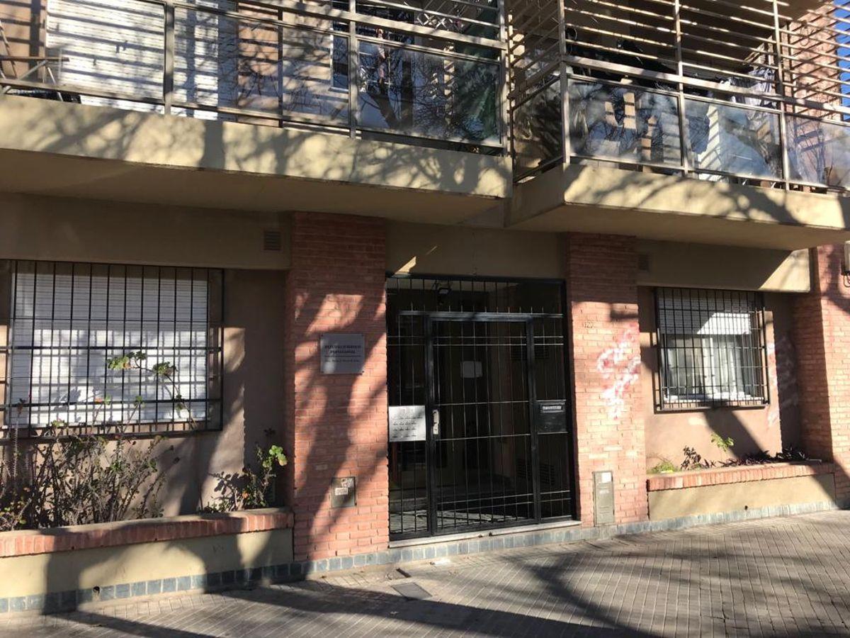 VENTA - MONOAMBIENTE - CERRITO 100 - PLANTA BAJA
